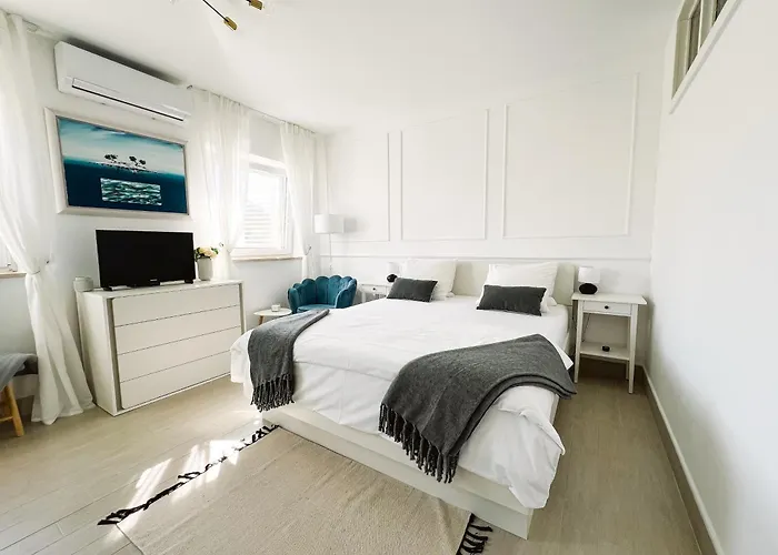 Modern Apartment In The Heart Of Njivice